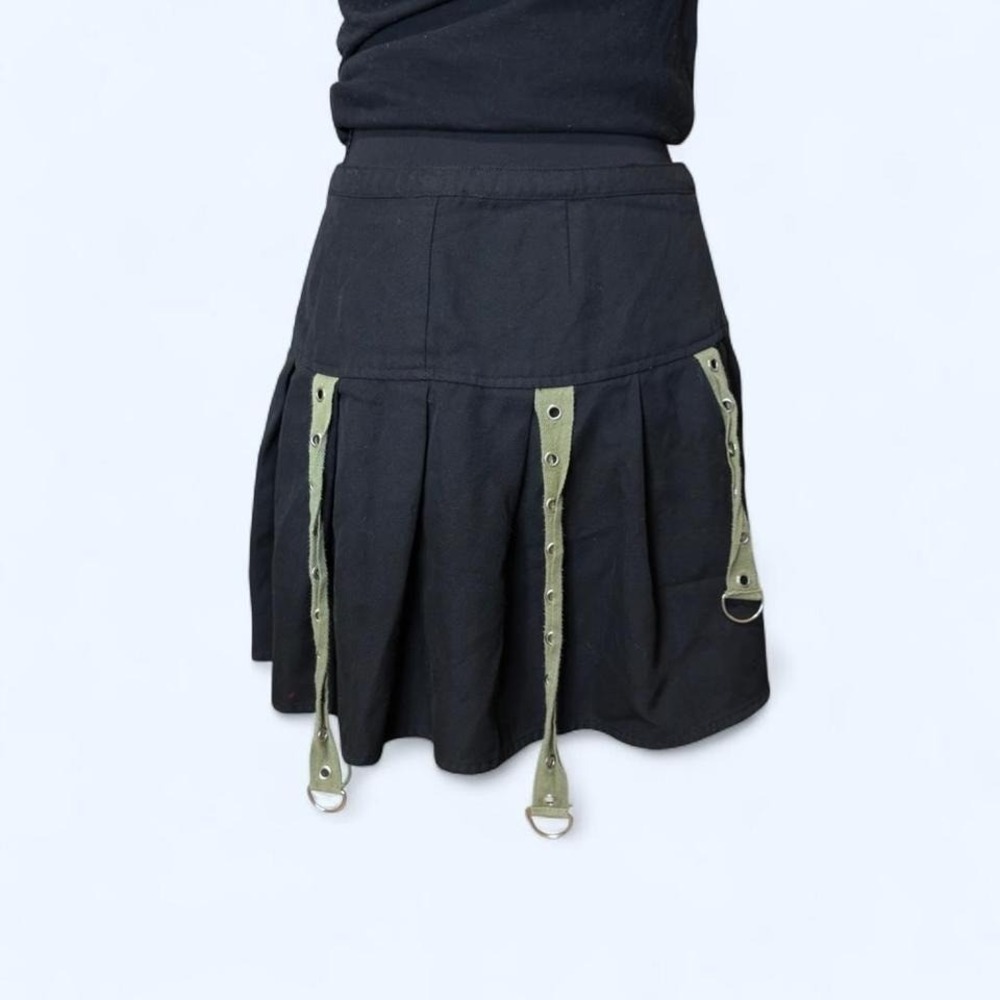 Social Collision‎ black pleated mall goth mini skirt with olive bondage straps - Picture 4 of 8